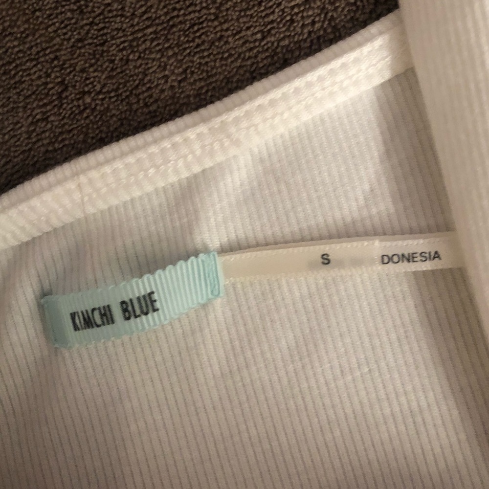 Urban Outfitters White Crop Top (size small) - Picture 2 of 3